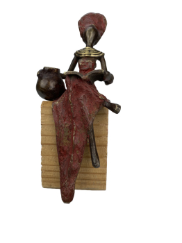 Bronze-Skulptur "Lesende Frau mit Krug" by Soré